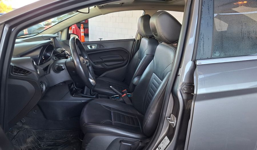 Ford Fiesta Kinetic Design 1.6 TITANIUM Sedan 2013