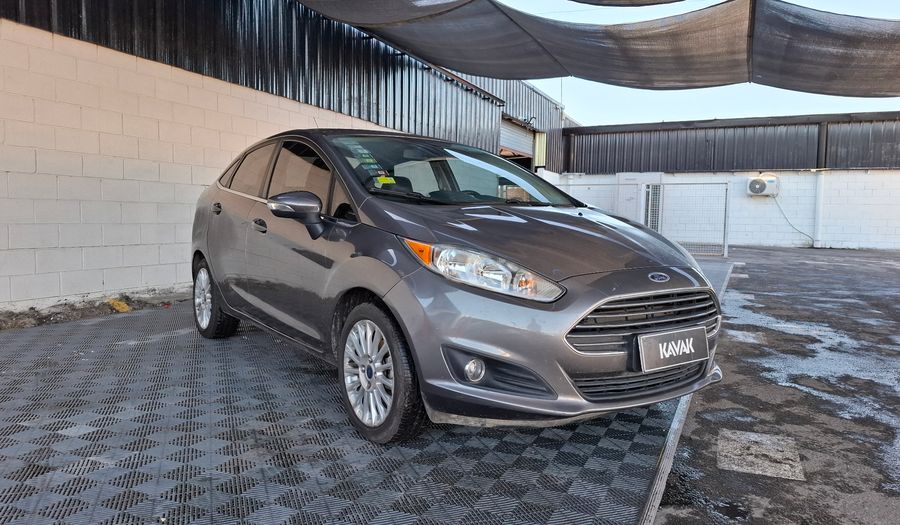 Ford Fiesta Kinetic Design 1.6 TITANIUM Sedan 2013