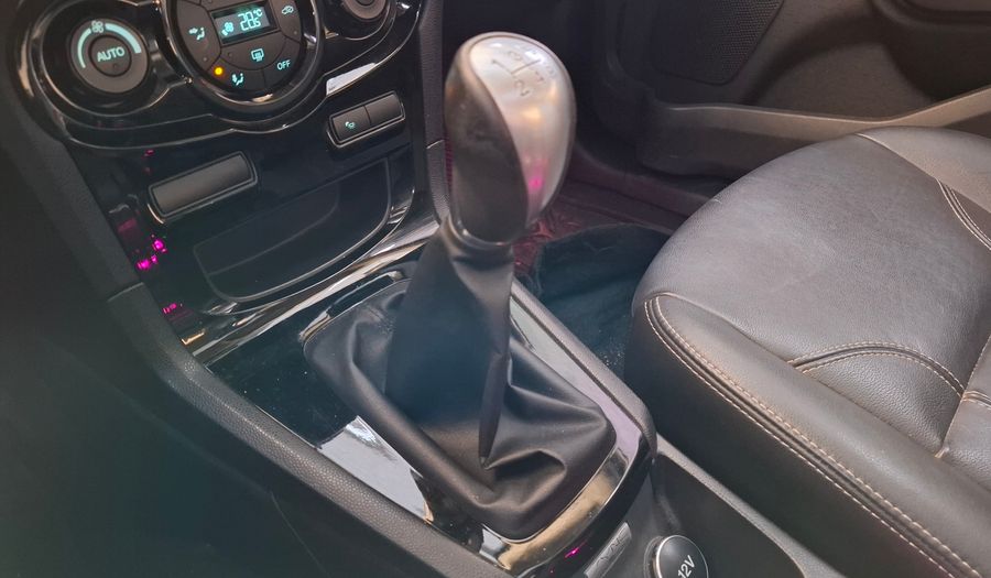 Ford Fiesta Kinetic Design 1.6 TITANIUM Sedan 2013