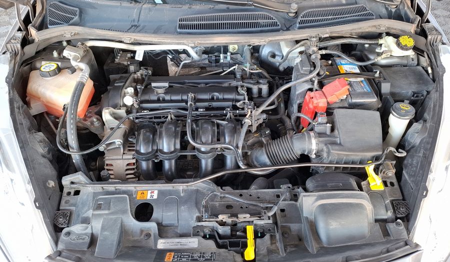 Ford Fiesta Kinetic Design 1.6 TITANIUM Sedan 2013