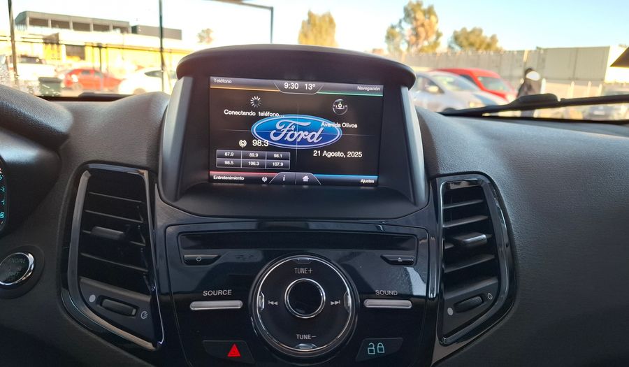 Ford Fiesta Kinetic Design 1.6 TITANIUM Sedan 2013