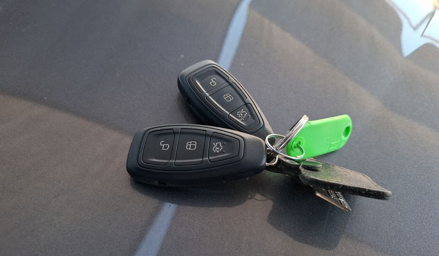 Ford Fiesta Kinetic Design 1.6 TITANIUM Sedan 2013