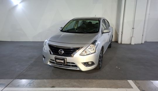Nissan • Versa