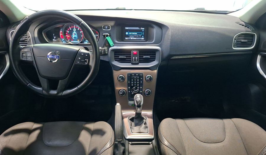 Volvo V40 1.6 T4 CROSS COUNTRY Hatchback 2014