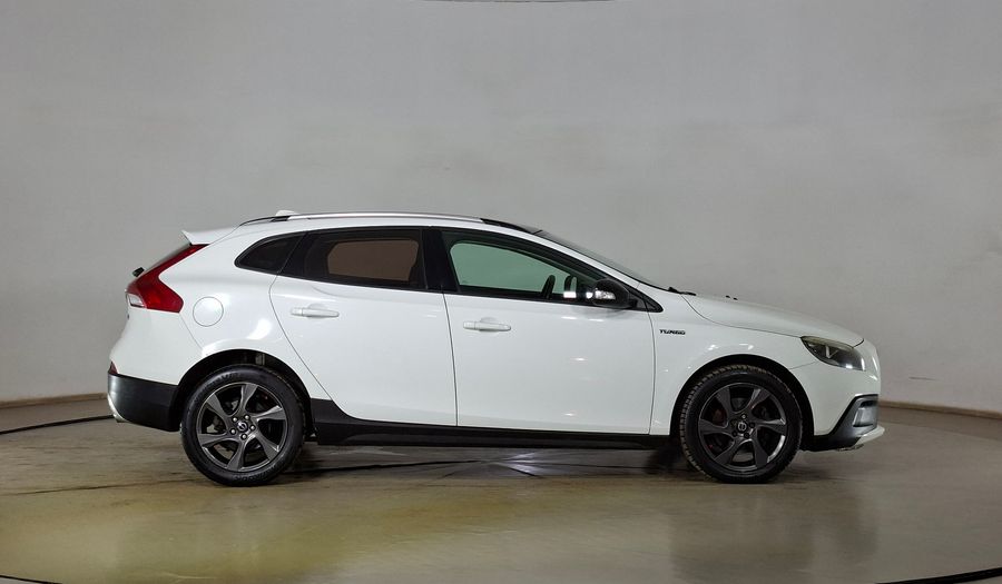 Volvo V40 1.6 T4 CROSS COUNTRY Hatchback 2014