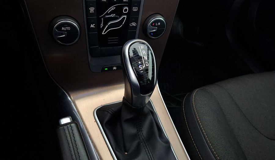 Volvo V40 1.6 T4 CROSS COUNTRY Hatchback 2014