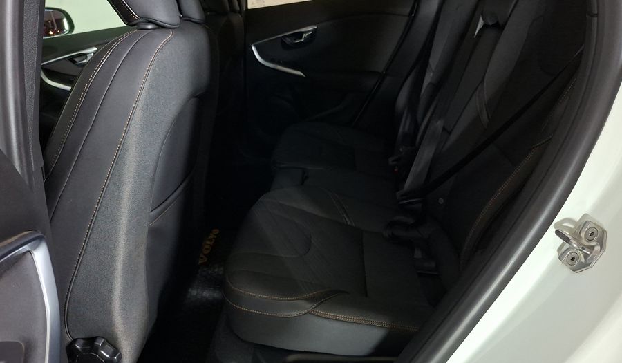 Volvo V40 1.6 T4 CROSS COUNTRY Hatchback 2014