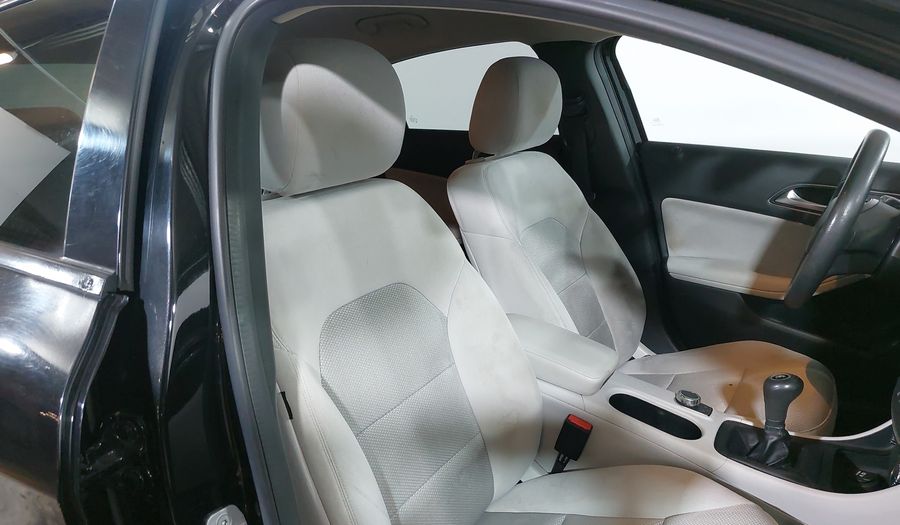 Mercedes Benz Clase A 1.6 180 CGI MT Hatchback 2013