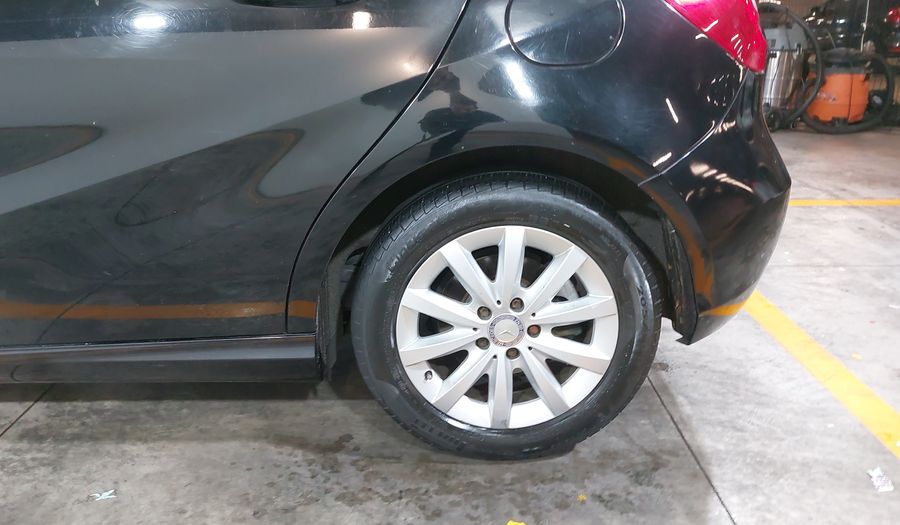 Mercedes Benz Clase A 1.6 180 CGI MT Hatchback 2013