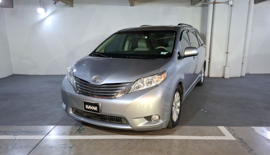 Toyota • Sienna