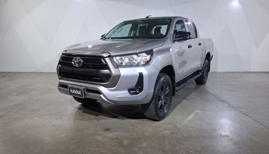 Toyota • Hilux