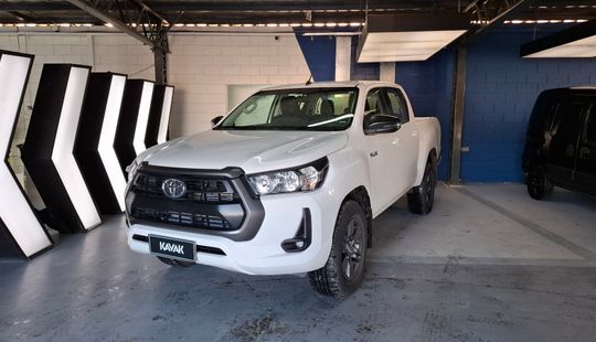 Toyota • Hilux