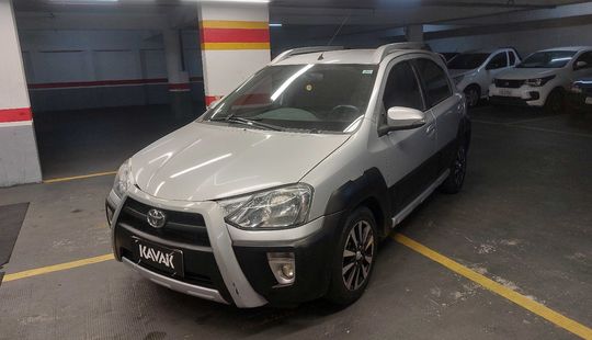 Toyota • Etios Cross