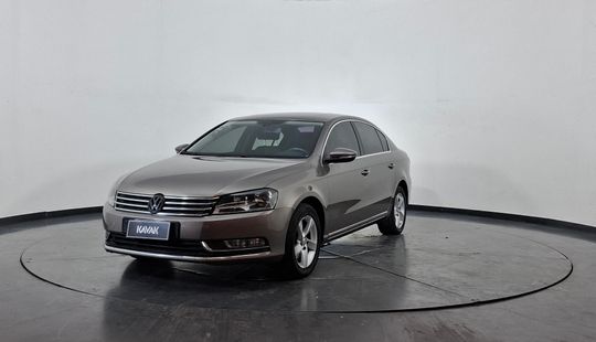 Volkswagen • Passat