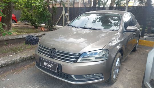 Volkswagen • Passat