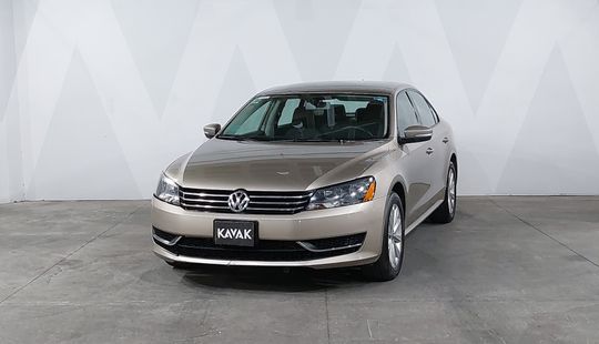 Volkswagen • Passat