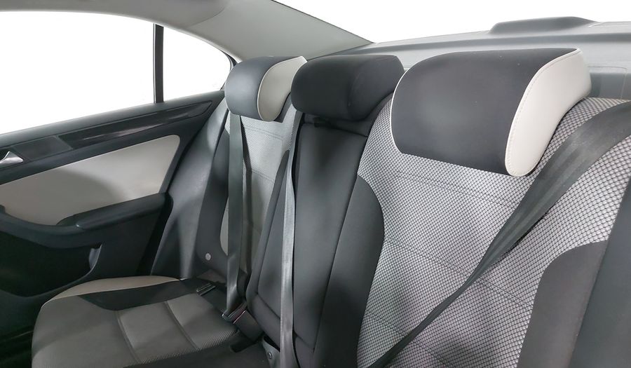 Volkswagen Jetta 2.0 LIVE MT Sedan 2016