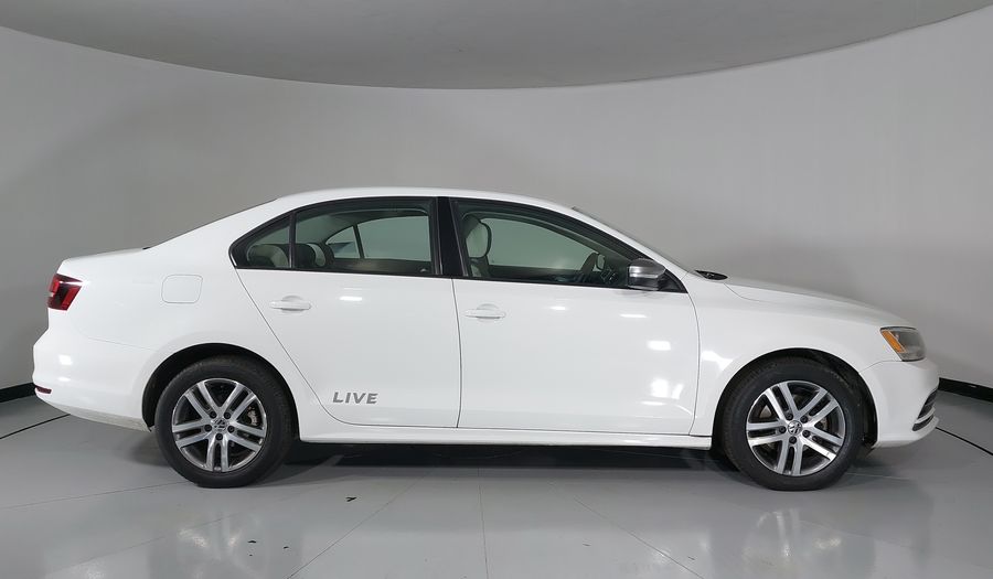 Volkswagen Jetta 2.0 LIVE MT Sedan 2016