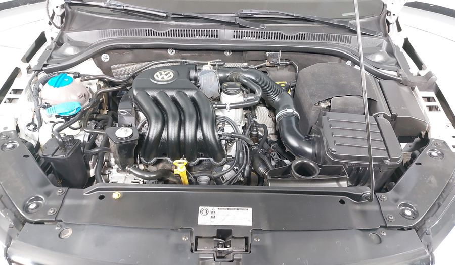 Volkswagen Jetta 2.0 LIVE MT Sedan 2016