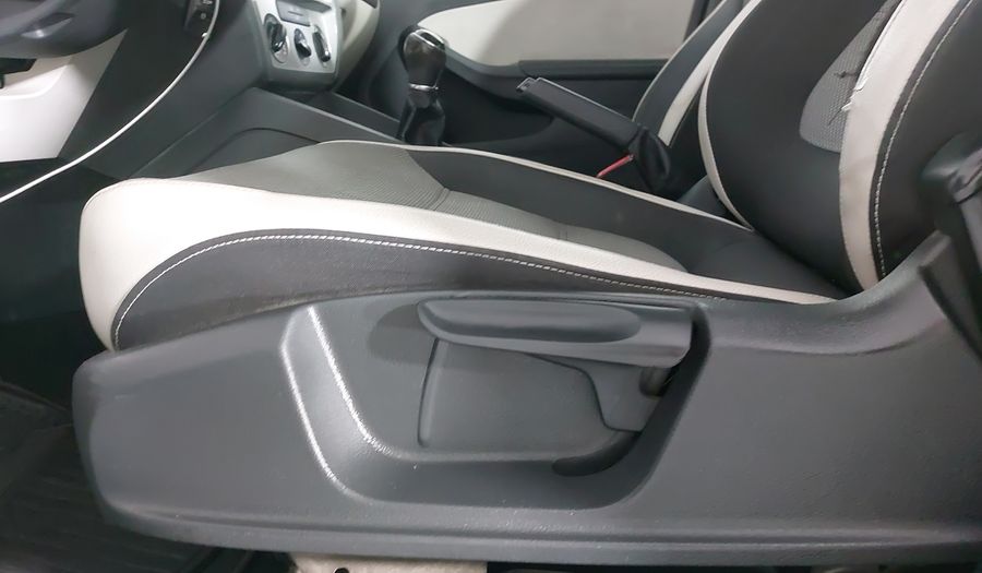 Volkswagen Jetta 2.0 LIVE MT Sedan 2016
