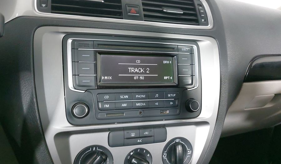 Volkswagen Jetta 2.0 LIVE MT Sedan 2016