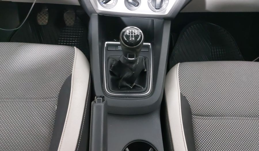 Volkswagen Jetta 2.0 LIVE MT Sedan 2016