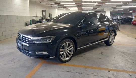 Volkswagen • Passat