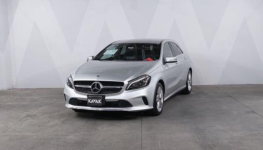 Mercedes Benz • Clase A