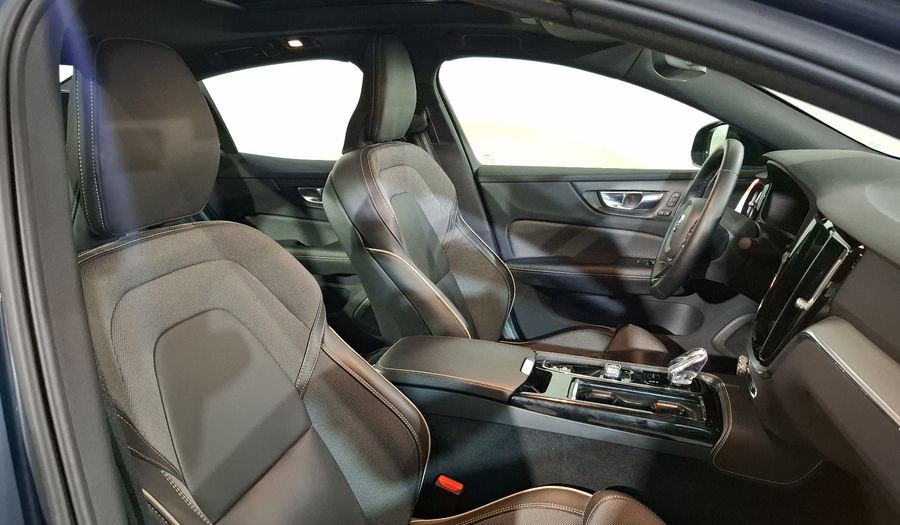 Volvo S60 2.0 T8 PHEV ULTIMATE DARK RCHG AUTO AWD Sedan 2023