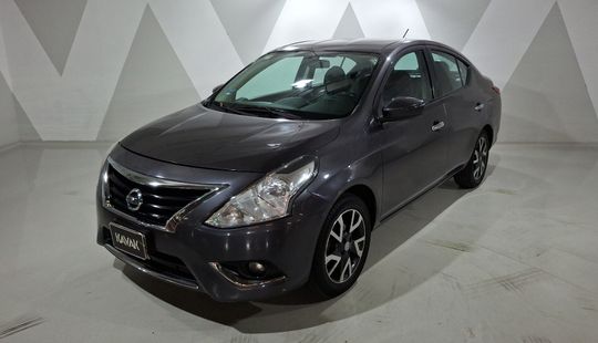 Nissan • Versa
