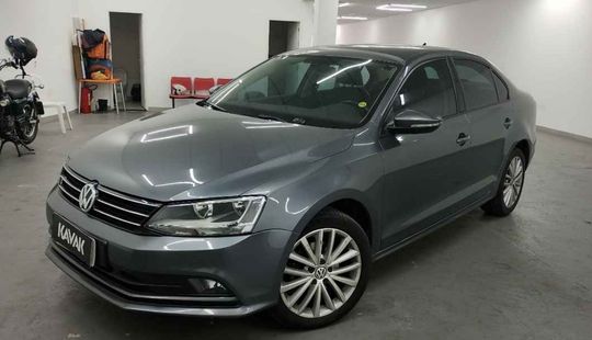 Volkswagen • Jetta