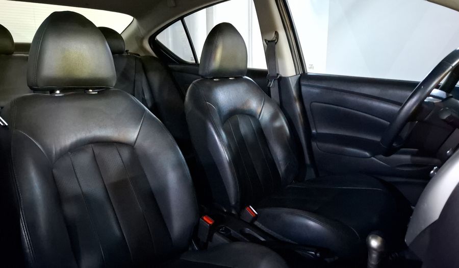 Nissan Versa 1.6 EXCLUSIVE AUTO Sedan 2017