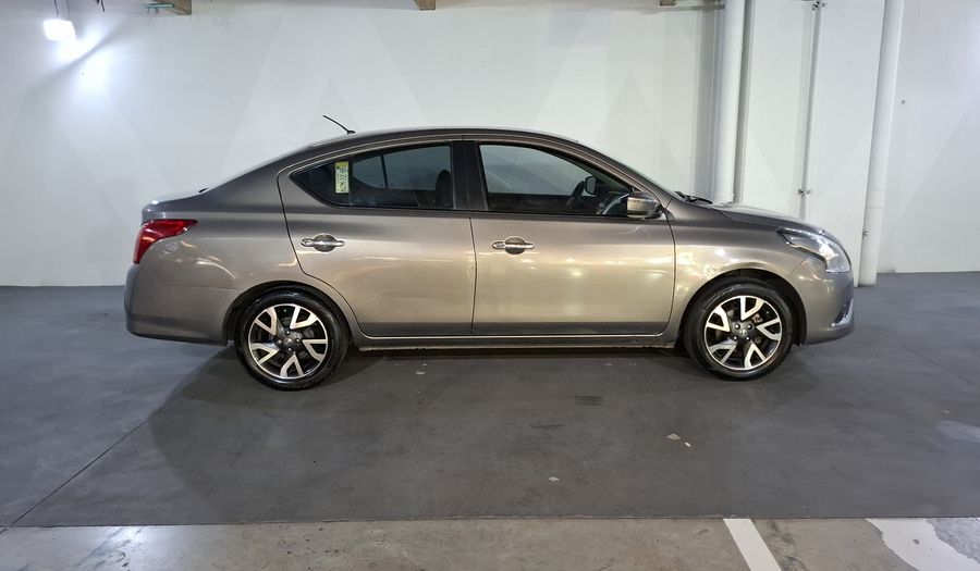 Nissan Versa 1.6 EXCLUSIVE AUTO Sedan 2017
