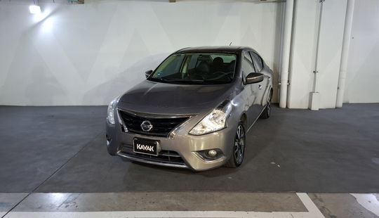 Nissan • Versa