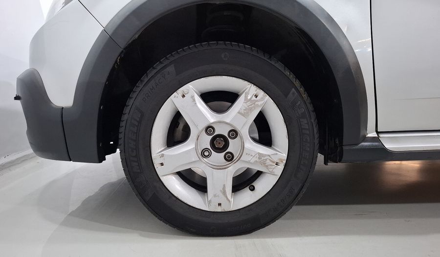 Renault Stepway 1.6 DYNAMIQUE MEDIA NAV MT Hatchback 2015