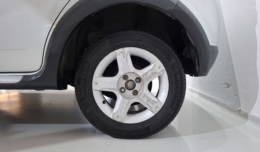 Renault Stepway 1.6 DYNAMIQUE MEDIA NAV MT Hatchback 2015