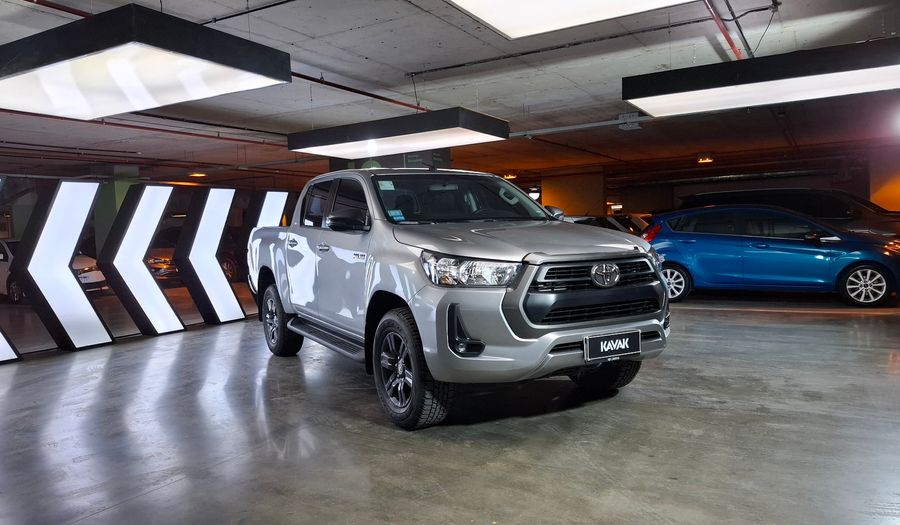 Toyota Hilux 2.4 TDI SR AUTO C/D Pickup 2024