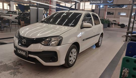 Toyota • Etios
