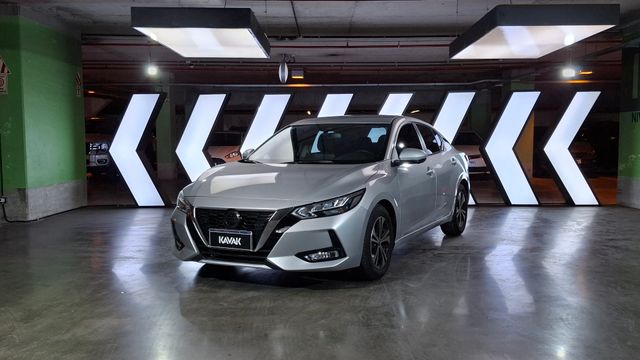 Nissan • Sentra
