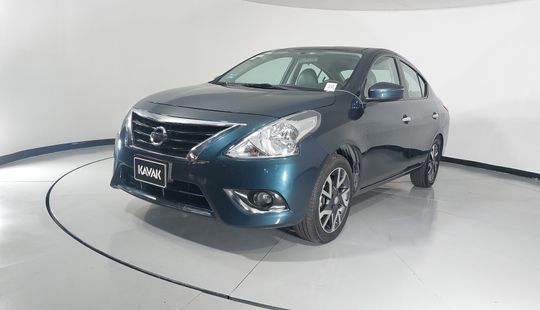Nissan • Versa