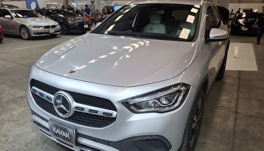 Mercedes Benz • Clase GLA