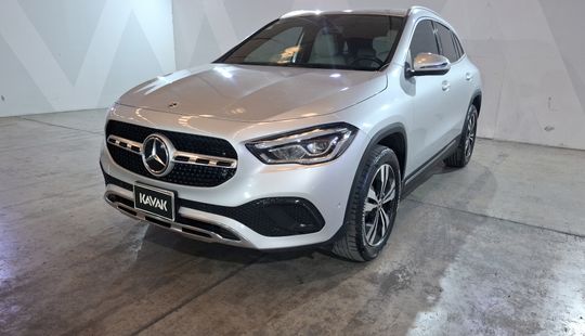 Mercedes Benz • Clase GLA