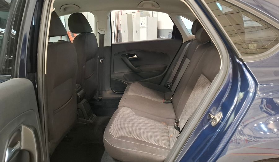 Volkswagen Polo 1.6 COMFORTLINE TIPTRONIC Sedan 2015