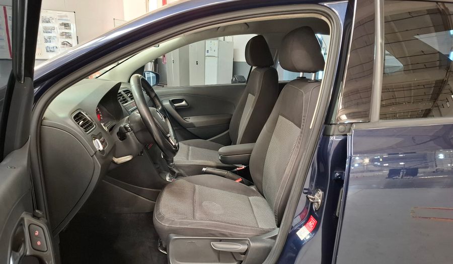 Volkswagen Polo 1.6 COMFORTLINE TIPTRONIC Sedan 2015
