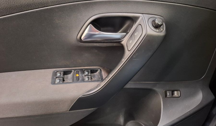 Volkswagen Polo 1.6 COMFORTLINE TIPTRONIC Sedan 2015