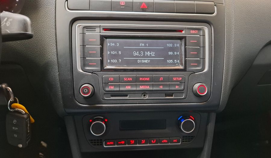 Volkswagen Polo 1.6 COMFORTLINE TIPTRONIC Sedan 2015