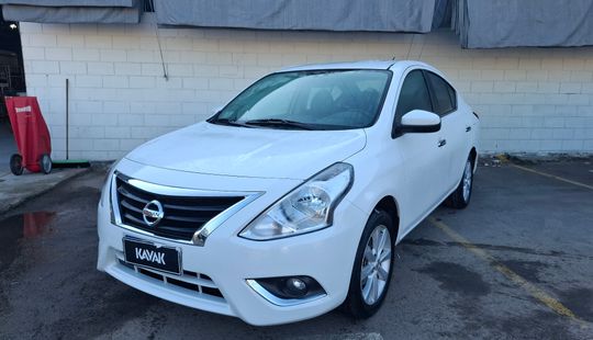 Nissan • Versa