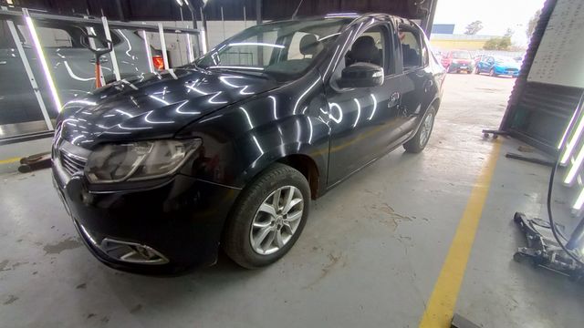 Renault • Logan