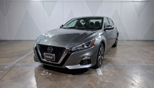 Nissan • Altima