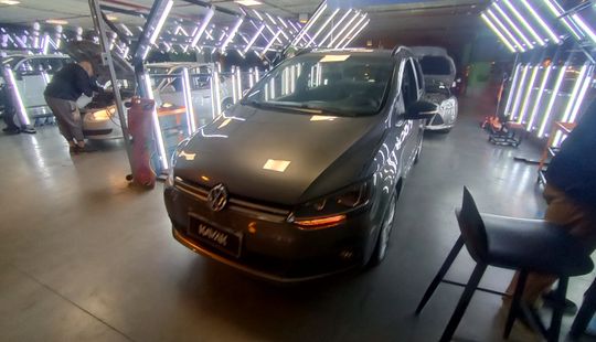 Volkswagen • Suran